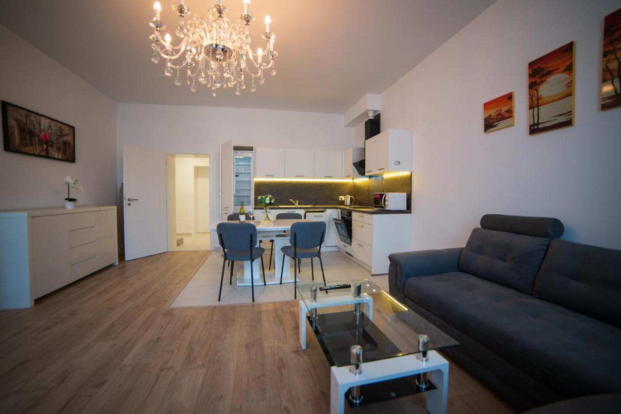 Top Class Apartments In Carlsbad Karlsbad Eksteriør billede